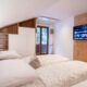 Großes Schlafzimmer mit Kasten, Smart TV inkl. Netflix und Zugang auf Balkon.